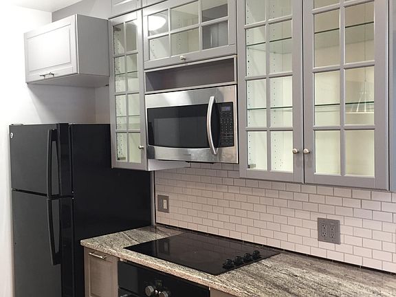 4th image of 31 S Eckar St