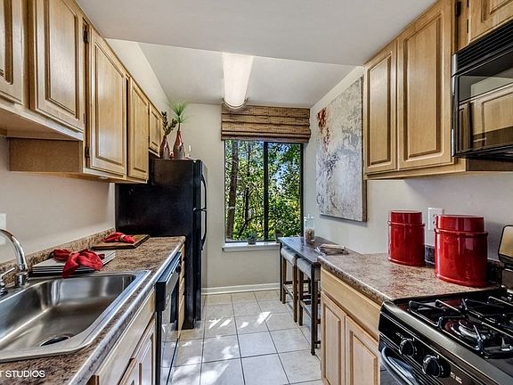 Fully Equipped Kitchens with Breakfast Nook