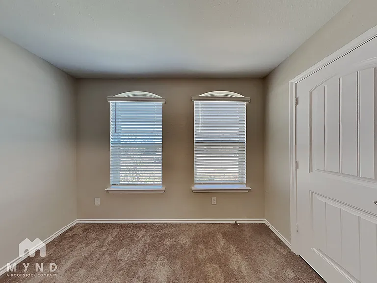 529 Paloma St — Photo 6