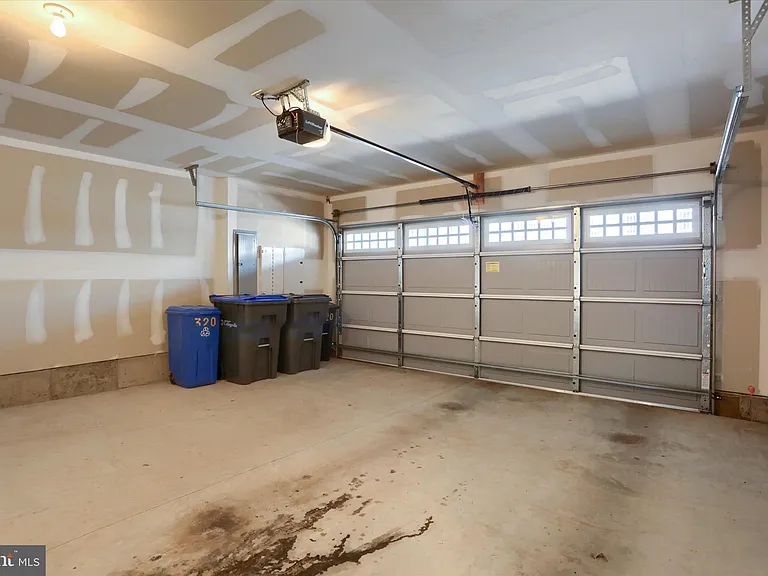 320 Walnut St — Photo 21