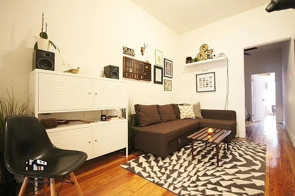 Rented by Bold New York | media 15