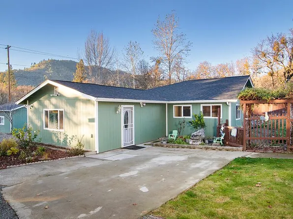 465 W Jones Creek Rd, Grants Pass, OR 97526