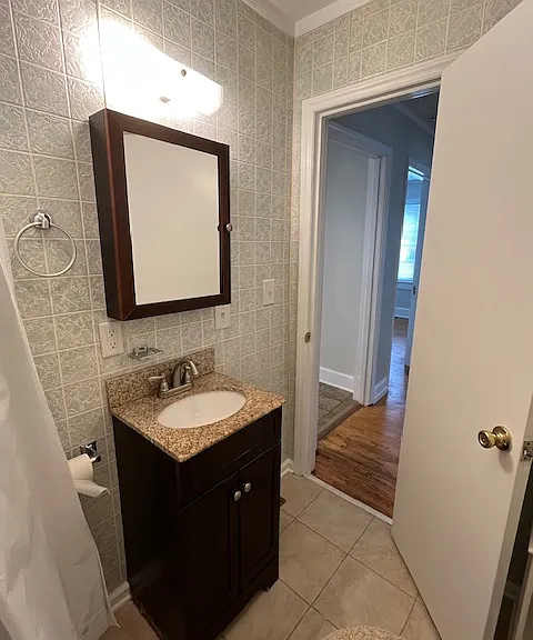Additional view of bathroom