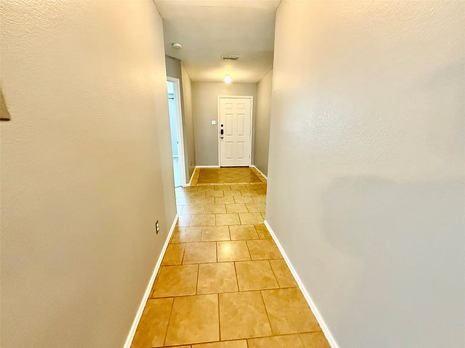 3 bed, 2.0 bath, 1702 sqft, $1,850 — Photo 3