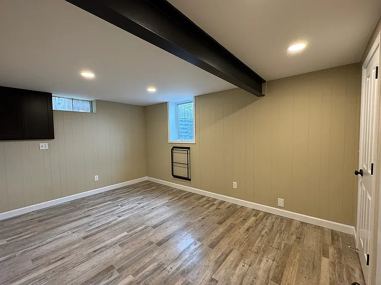 1113 E 3rd St #900 — Photo 11