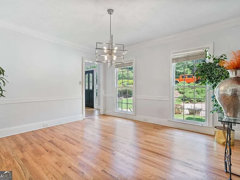 275 Sageglen Rd — Photo 4