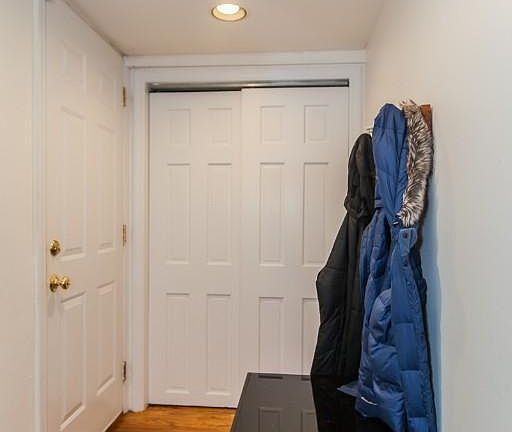 3rd image of 1433 W Oakdale Ave #G5