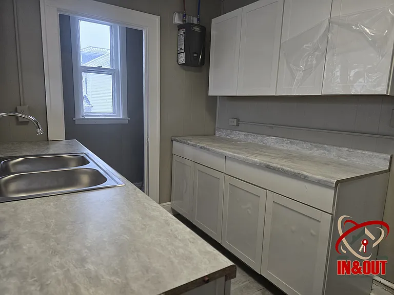 327 1/2 Frederick St — Photo 5