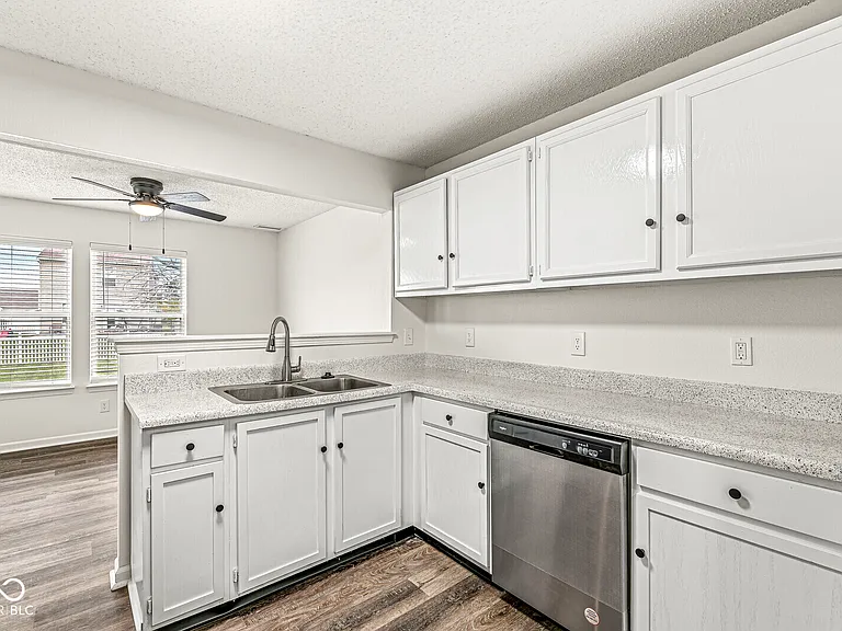 1316 Freemont Ln — Photo 8