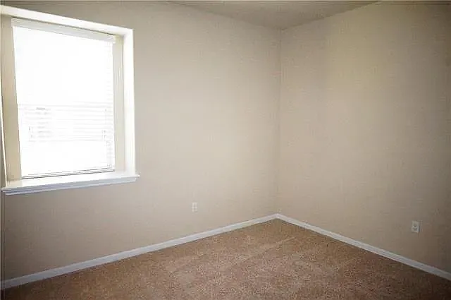 2449 Lyla Ln — Photo 10