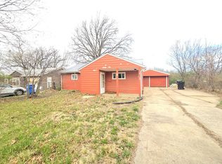 416 SE Pinecrest Dr, Topeka, KS 66605