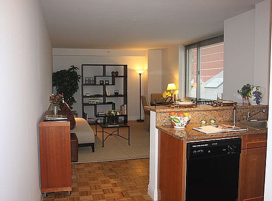 3rd image of 1500 Lexington Ave APT 17P