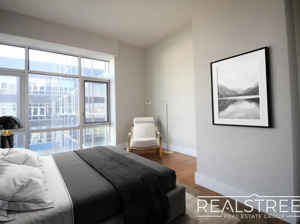 90-02 Queens Boulevard image 6 of 12