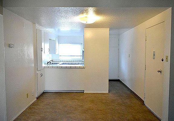 5th image of 836 Mariposa St