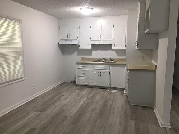 2nd image of 233 Camellia Cir #233