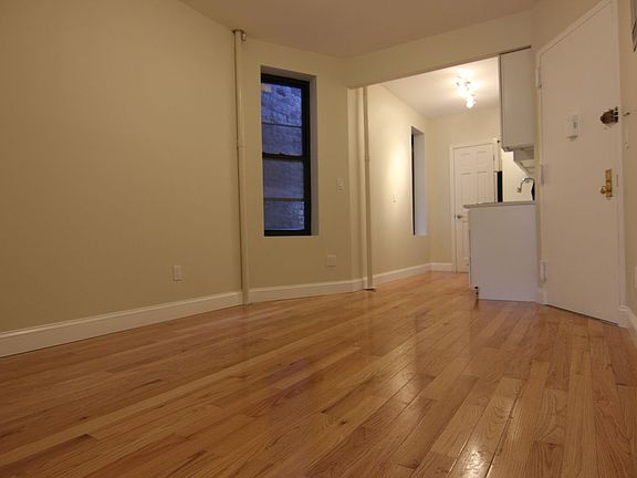 4th image of 319 E 88th St APT 18