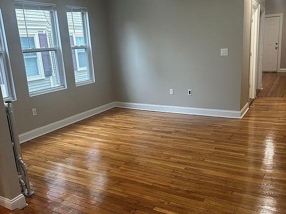 2nd image of 11 Abbotsford St #2