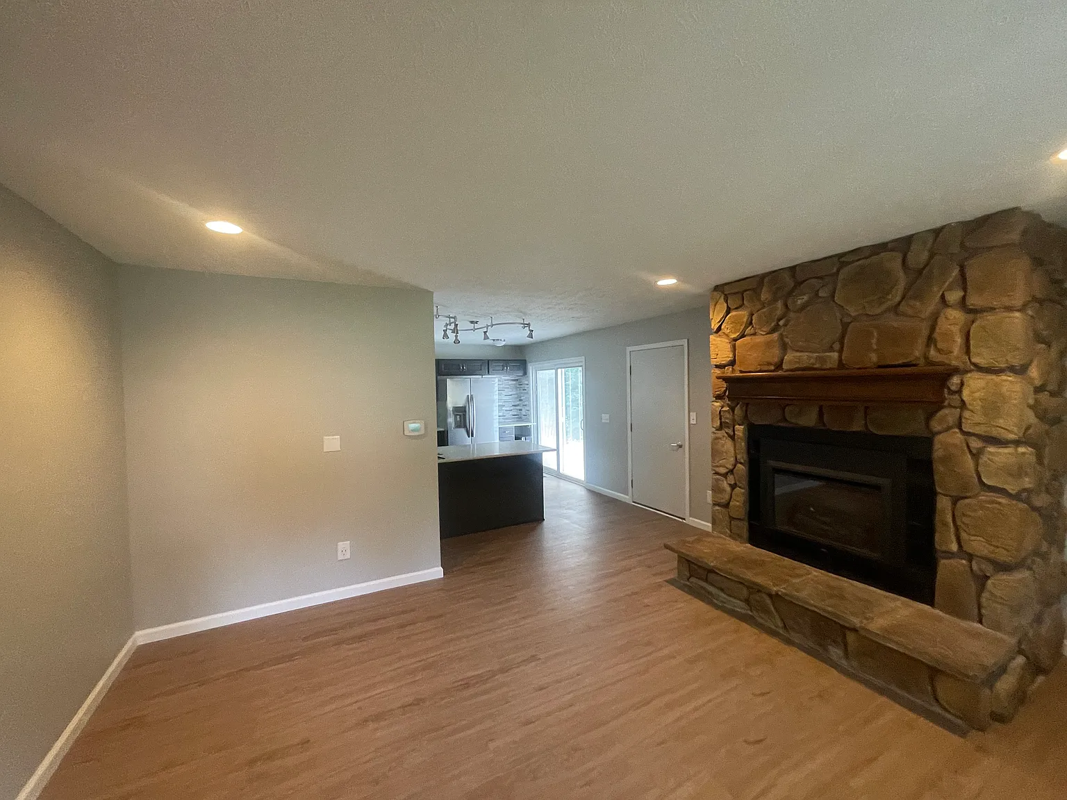 2 bed, 1.5 bath, 1250 sqft, $1,750 — Photo 3