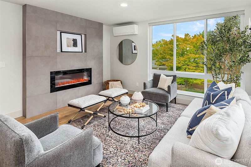 5th image of 1116 Broadway E #C