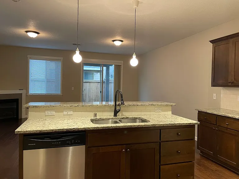 2641 NE 130th Ct — Photo 10