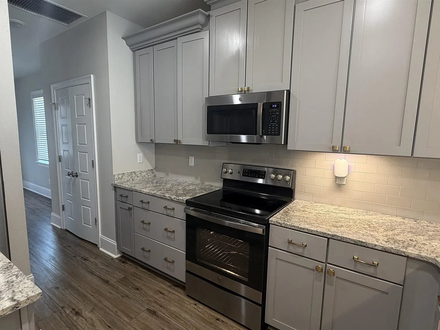 4 bed, 1995 sqft, $2,850 — Photo 4