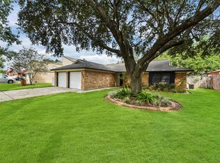 609 S Remington Dr, Angleton, TX 77515
