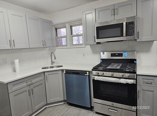 6388 Martins Mill Rd, Philadelphia, PA 19111