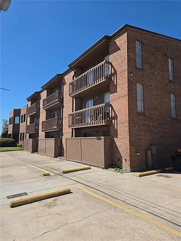 Building Photo - 2038 Dickory Ave #2A