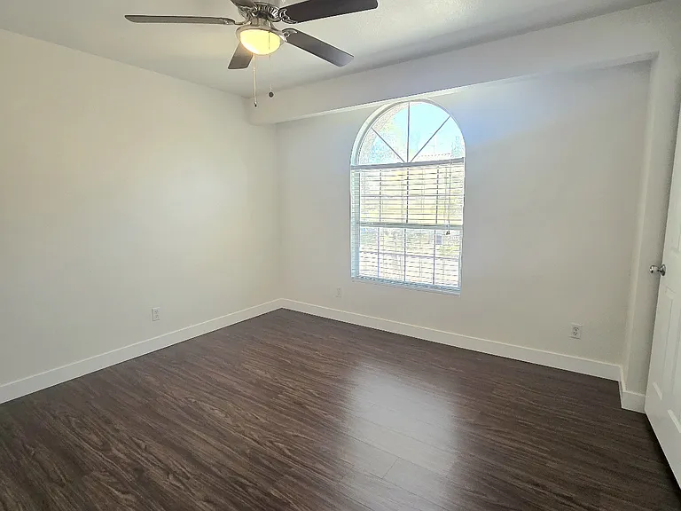 7604 Connemara Ave — Photo 13