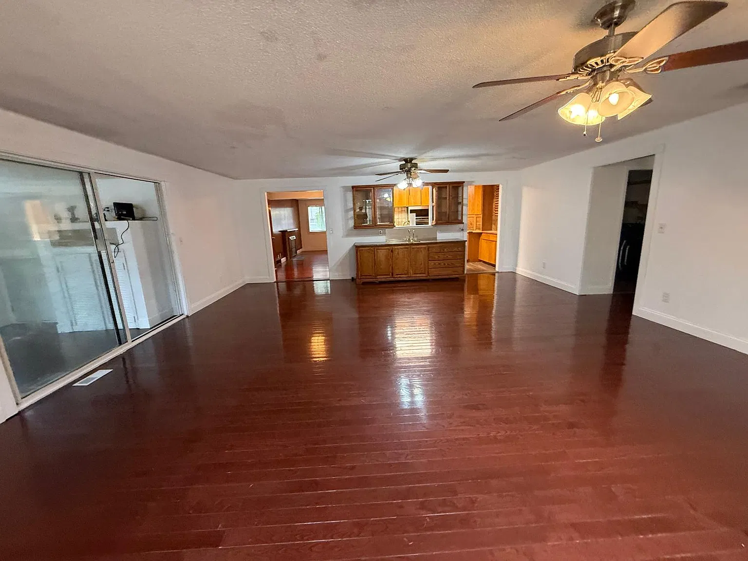 4 bed, 2190 sqft, $3,750 — Photo 4