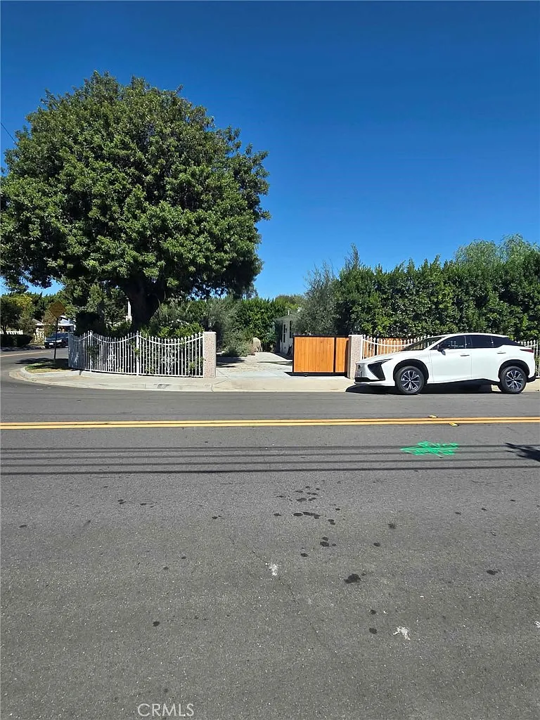 3 bed, 1400 sqft, $3,800 — Photo 2