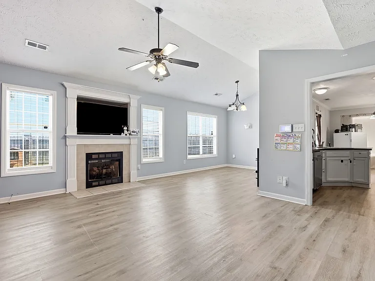 1410 Mingary Ave — Photo 6