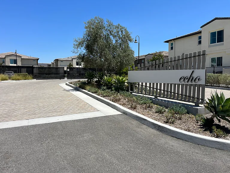 54 Harmony Dr — Photo 2
