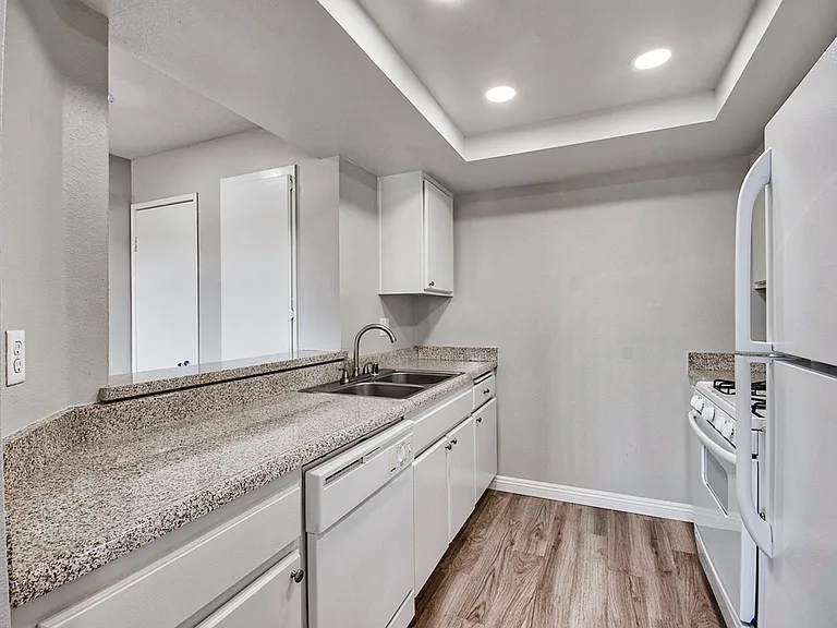 Stonewood Apartments — Photo 8