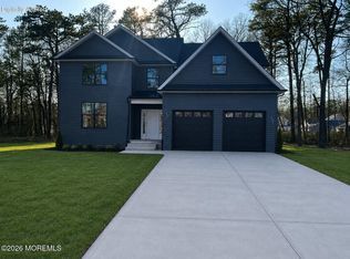 2 Railroad Ave, Bayville, NJ 08721