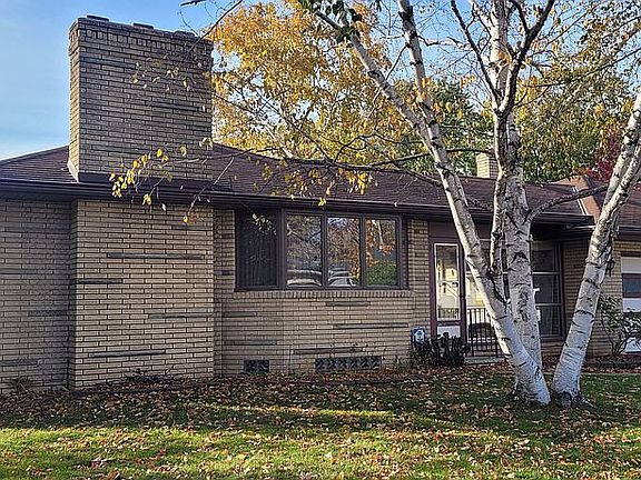 2nd image of 321 Emerson Ave W