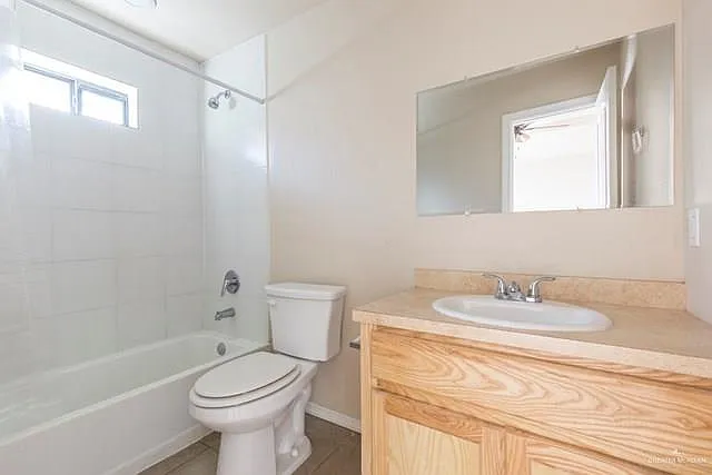2420 Moonlight Ln — Photo 2