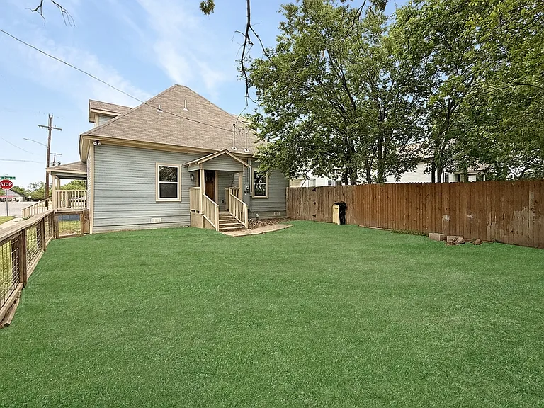 2424 McKinley Ave — Photo 13