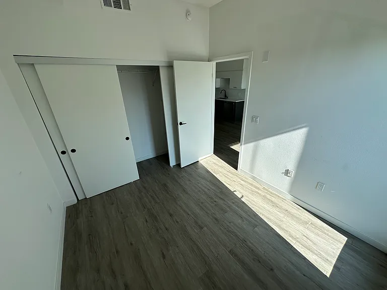 1100 W Temple St — Photo 22