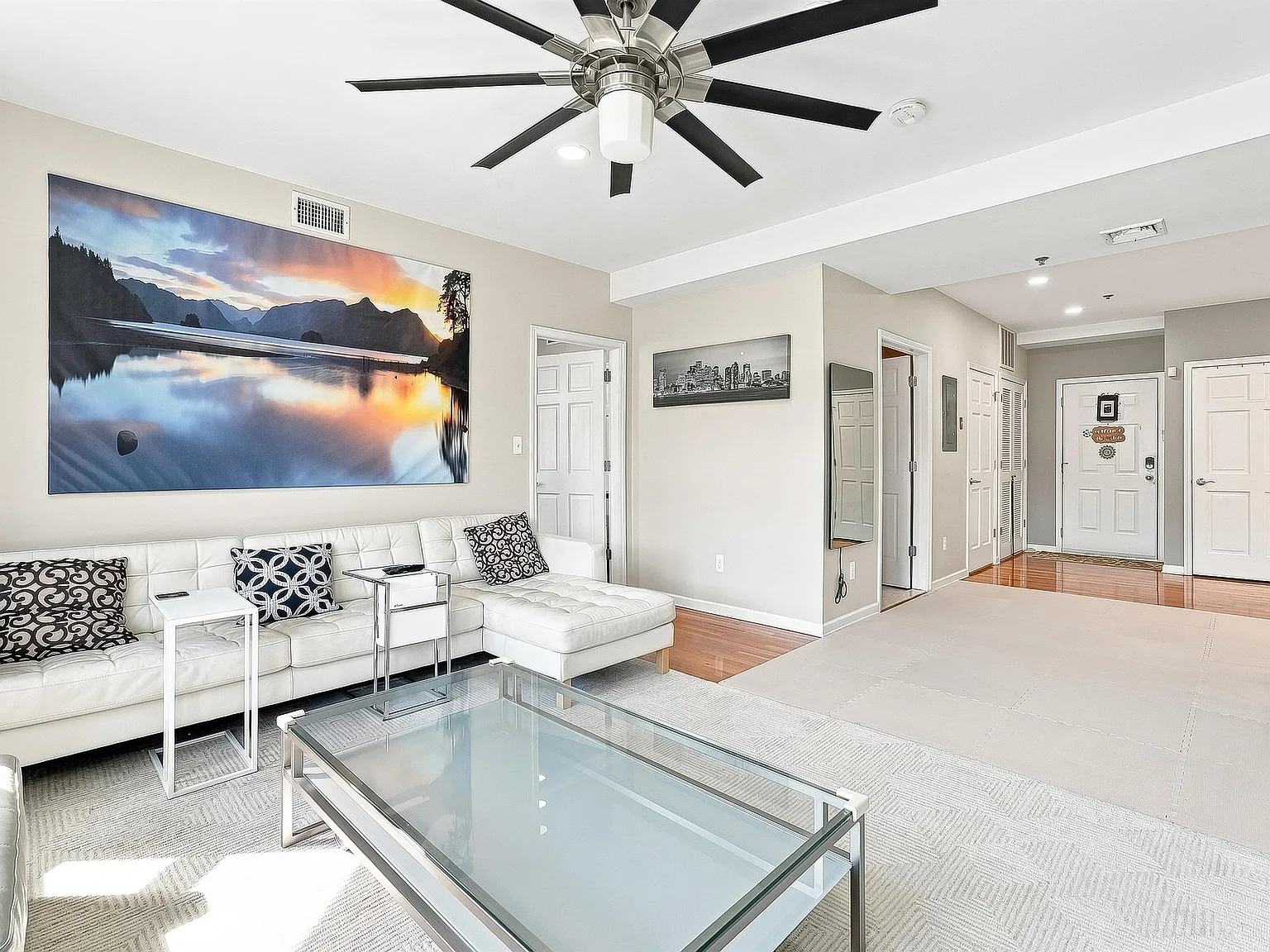 2 bed, 2.0 bath, 1259 sqft, $6,100 — Photo 3