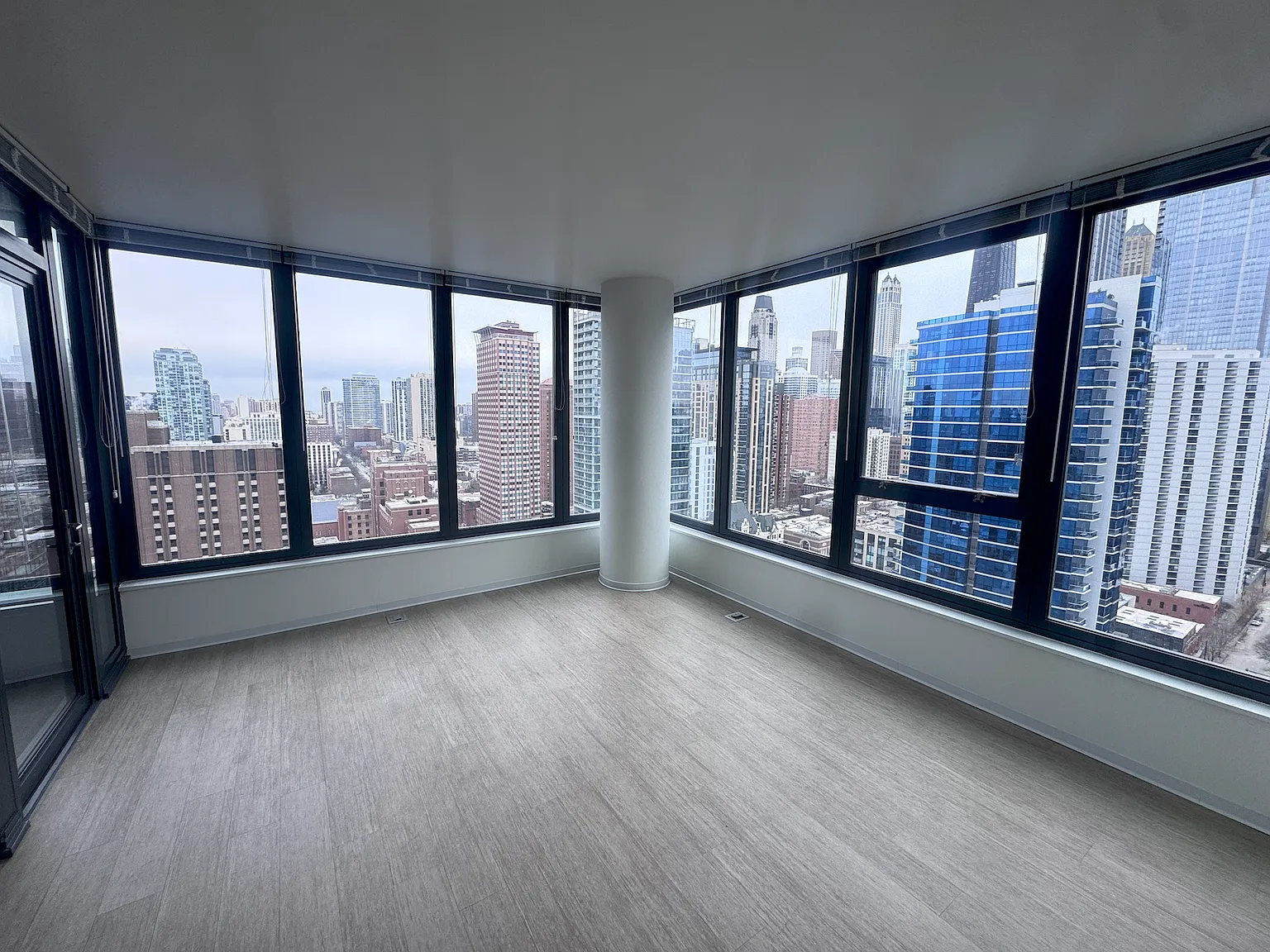 2 bed, 900 sqft, $3,999 — Photo 2