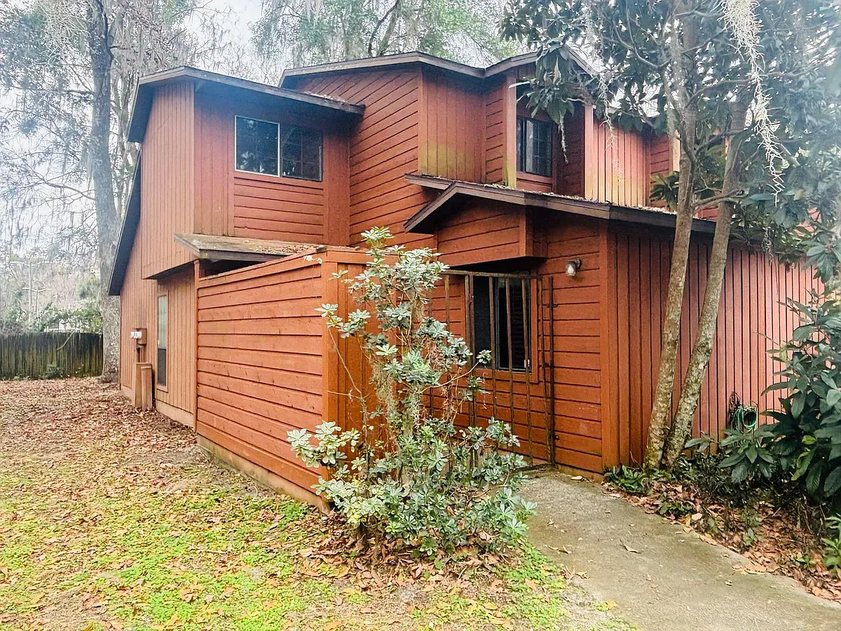 Building Photo - 900 SW 62nd Blvd #G37