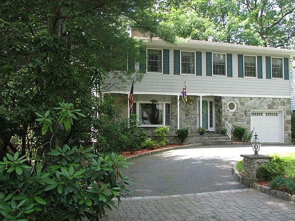 3rd image of 21 Balfour Ln