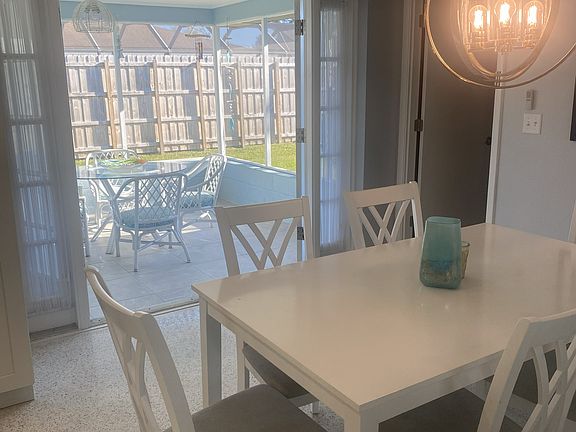 Eating area in kitchen, dining area and lanai