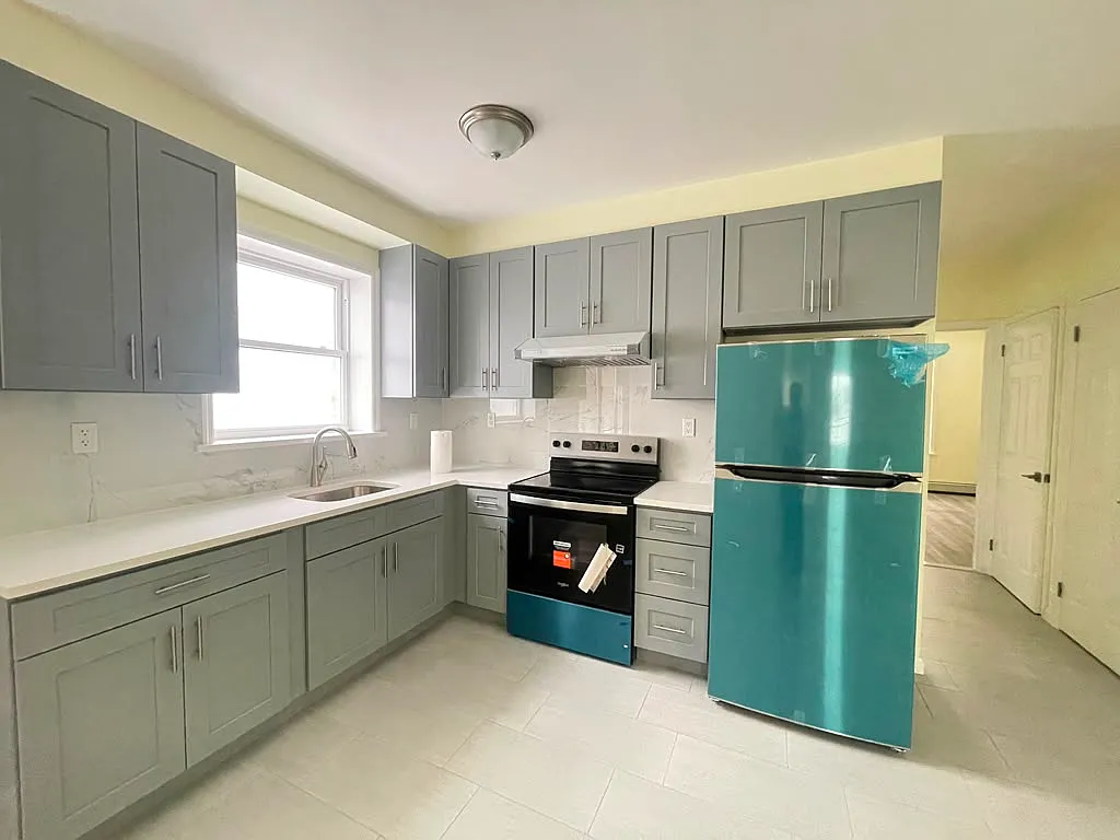 4 bed, $3,200 — Photo 3
