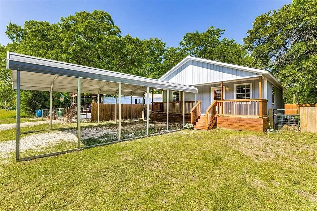 2 bed, 1.5 bath, 1024 sqft, $1,300 — Photo 1