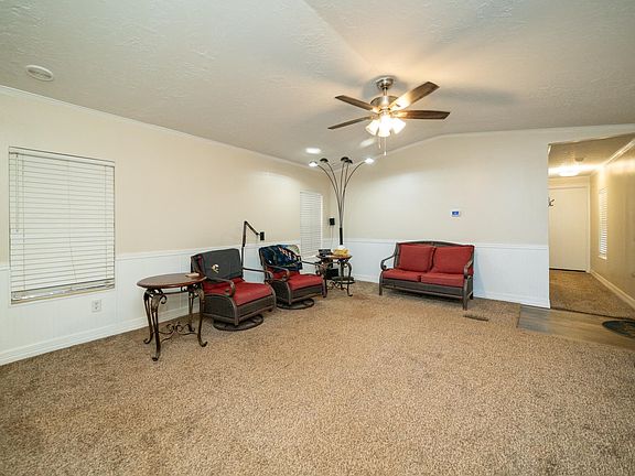 5th image of 136 Woodlawn Ests