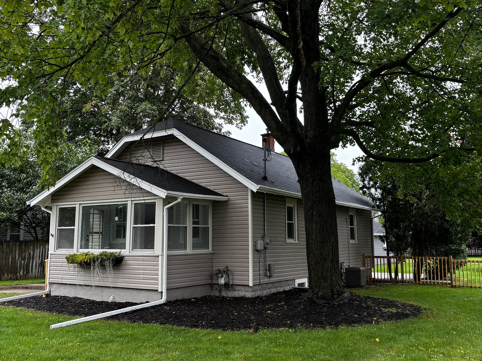 6145 Idaho Ave NE — Photo 1