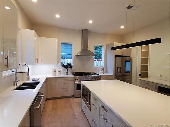 2nd image of 5618 Camelot Dr