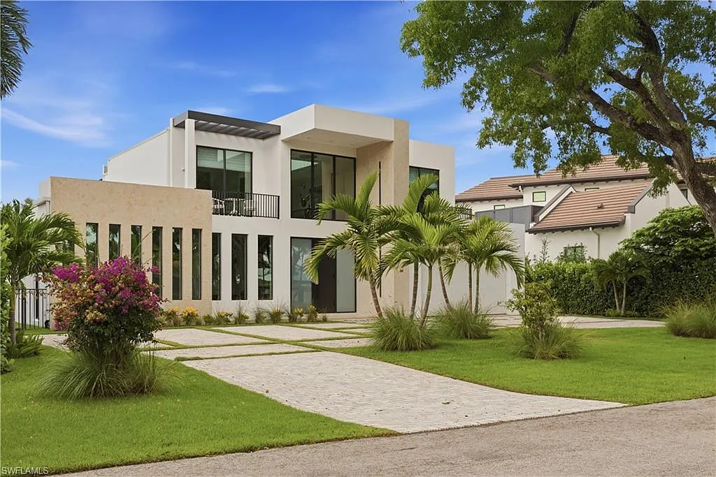 4 bed, 4.5 bath, 4729 sqft, $65,000 — Photo 1